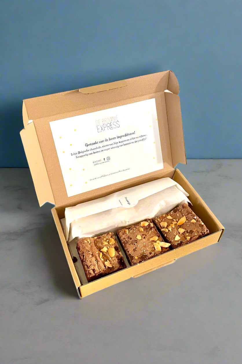 Brownie Box / Brownie box bestellen / 6 brownies verpakt in een brievenbusdoos.