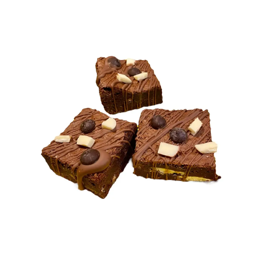 3 triple chocolate brownies naast elkaar